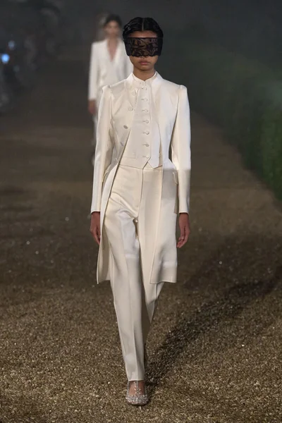 Look 3
